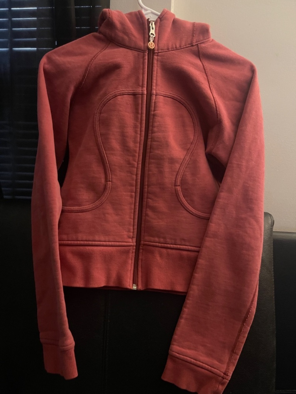 Lululemon Vintage  Scuba Size 4 Excellent Vintage Condition Rose Color RARE FIND - Picture 3 of 15